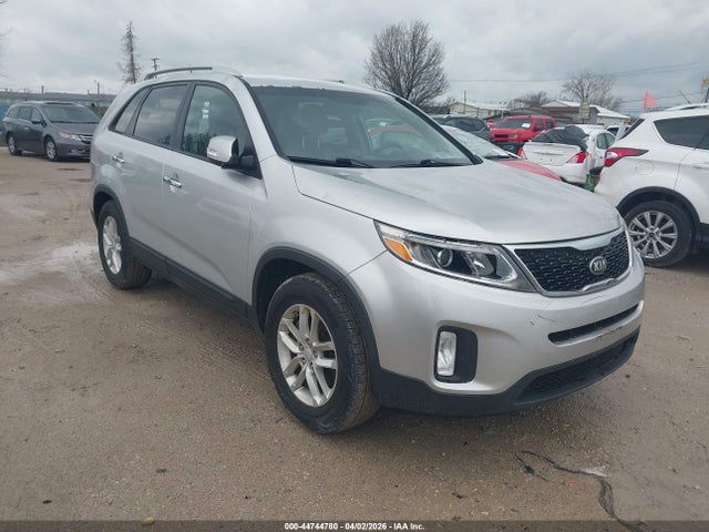 Salvage Kia Sorento Image