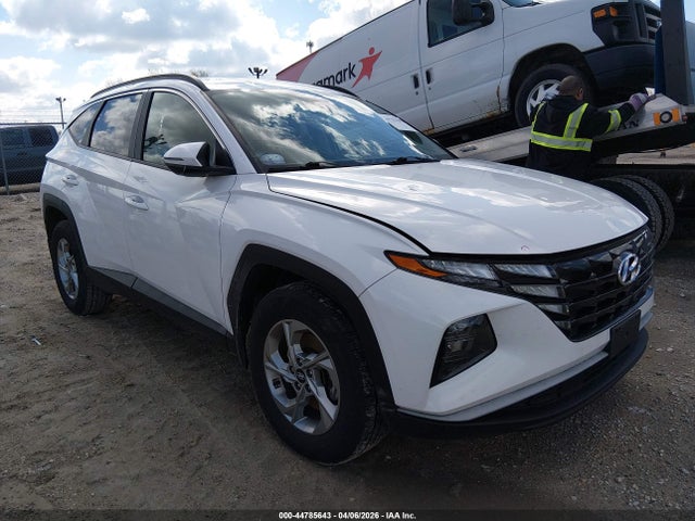 Salvage Hyundai TUCSON Image