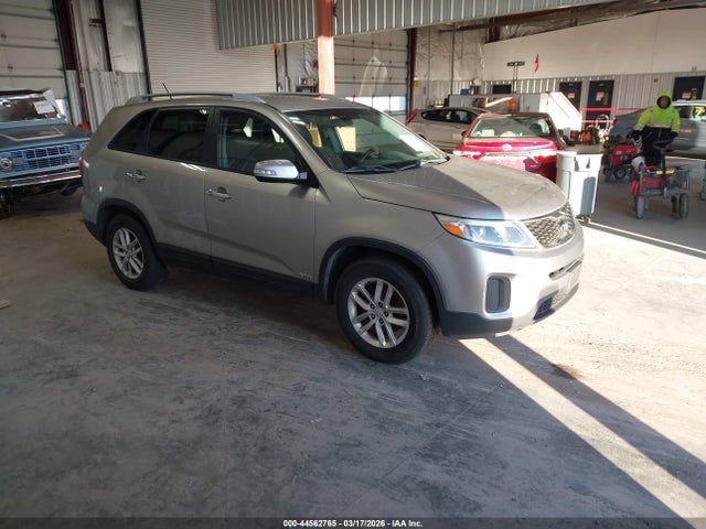 Salvage Kia Sorento Image