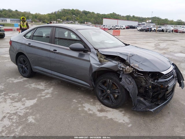 Salvage Volkswagen Jetta Image