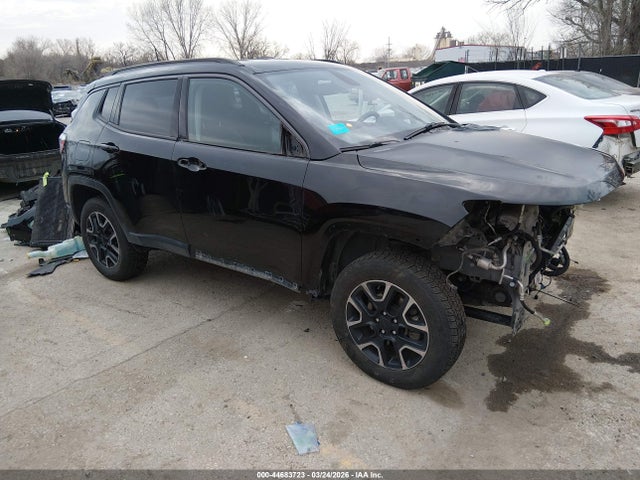Salvage Jeep Compass Image