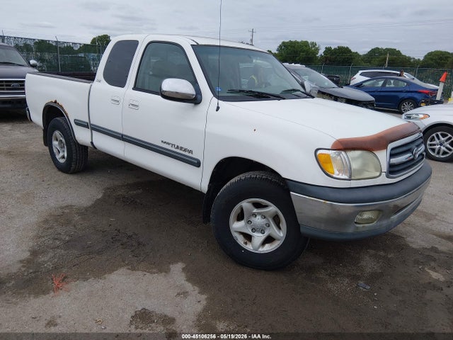 Salvage Toyota Tundra Image