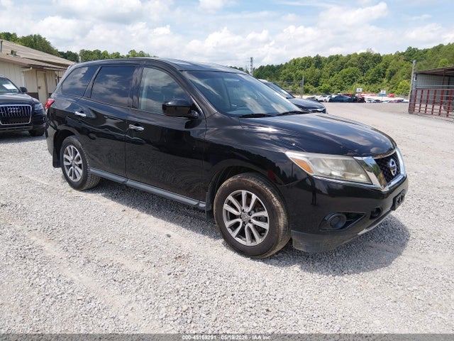 Salvage Nissan Pathfinder Image