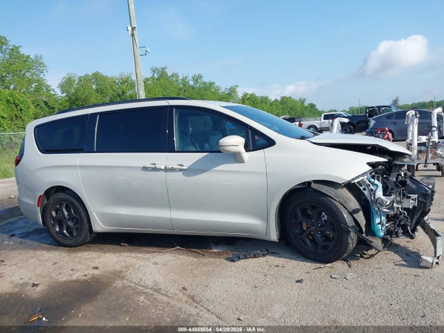 Chrysler Pacifica Limited