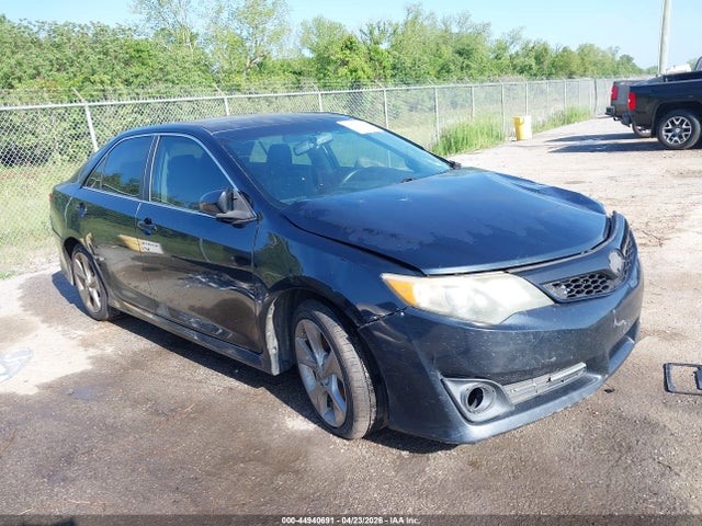 Salvage Toyota Camry Image
