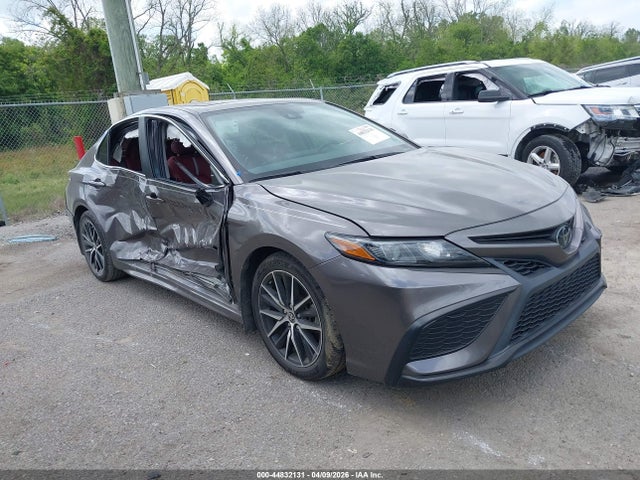 Salvage Toyota Camry Image