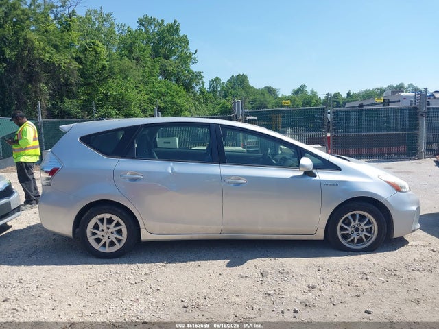 Toyota Prius v Two