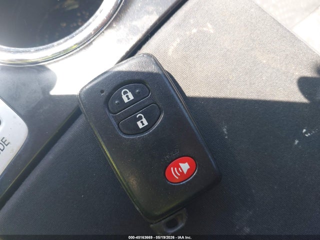 Toyota Prius v Two