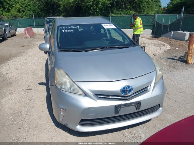 Toyota Prius v Two