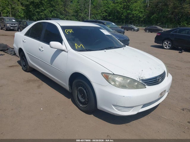 Salvage Toyota Camry Image