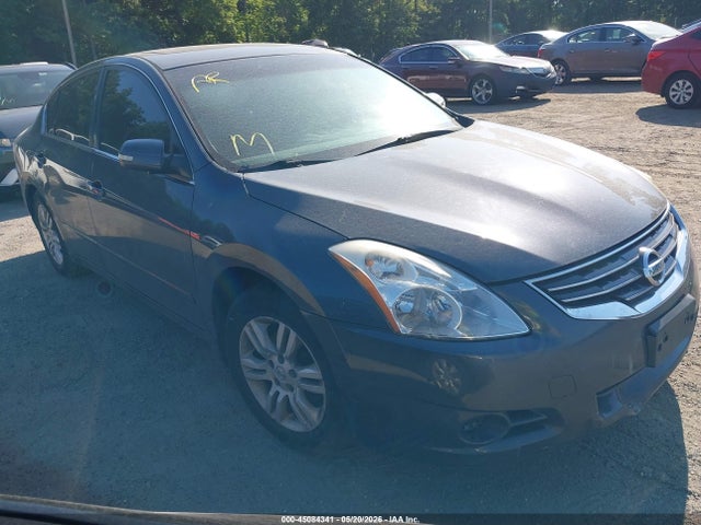 Salvage Nissan Altima Image