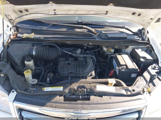 Chrysler Town & Country Touring-l