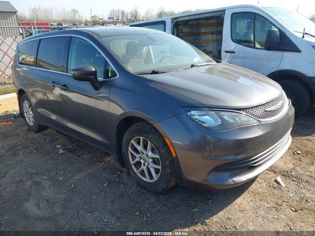 Salvage Chrysler Pacifica Image