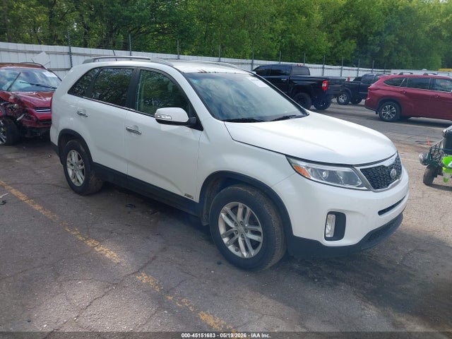 Salvage Kia Sorento Image