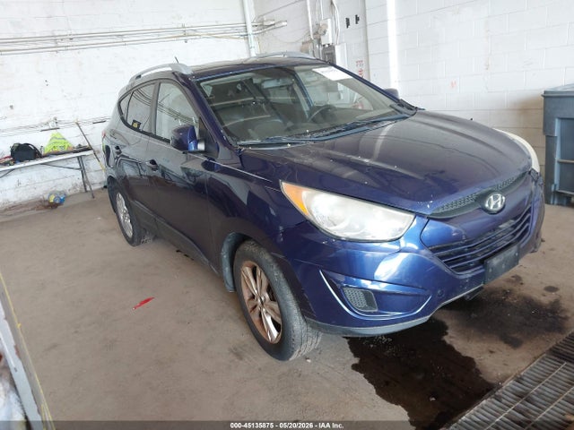 Salvage Hyundai TUCSON Image