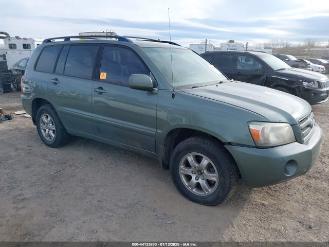 Salvage Toyota Highlander Image