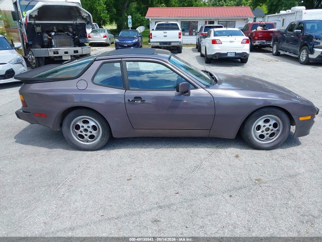 Porsche 944