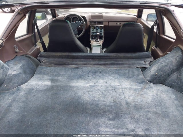 Porsche 944