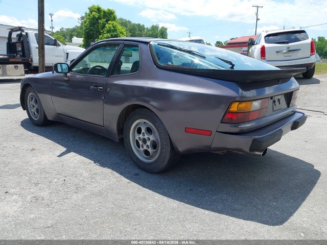 Porsche 944