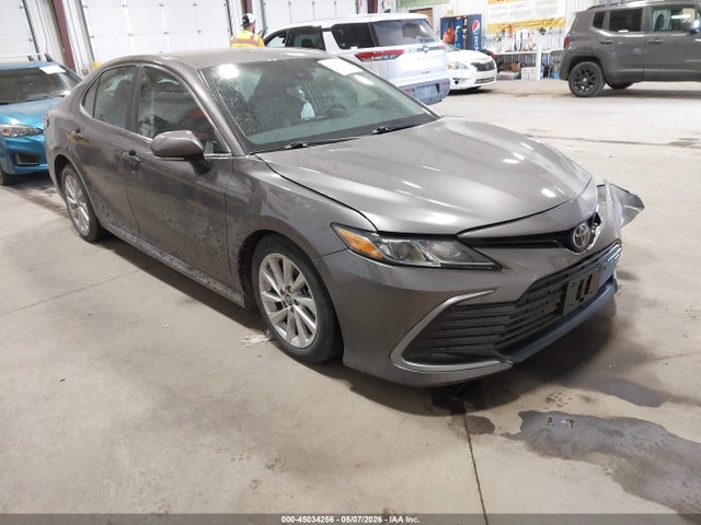 Salvage Toyota Camry Image