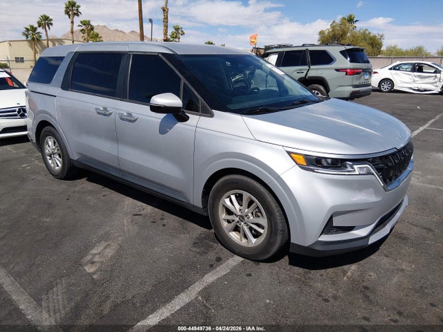 Salvage Kia Carnival Image