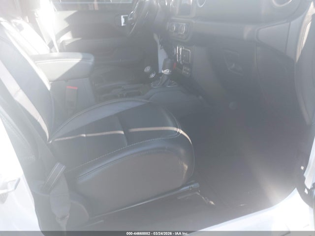 Jeep Wrangler Sahara 4x4