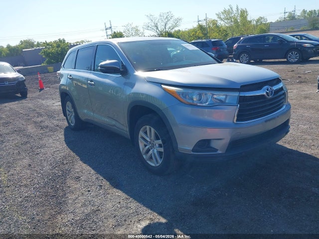 Salvage Toyota Highlander Image