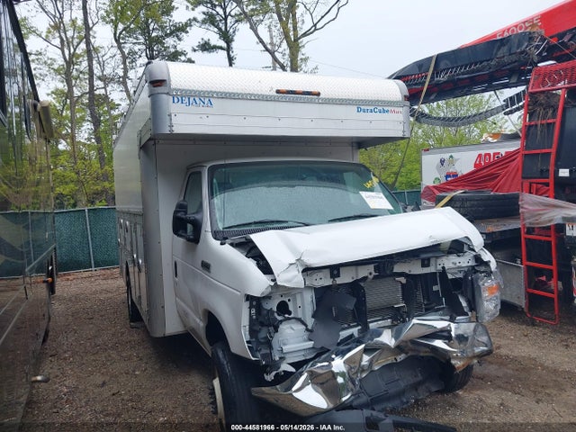 Salvage Ford E-450 Image