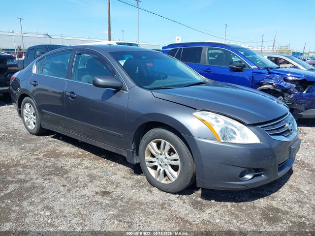 Salvage Nissan Altima Image