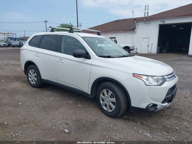 Salvage Mitsubishi Outlander Image
