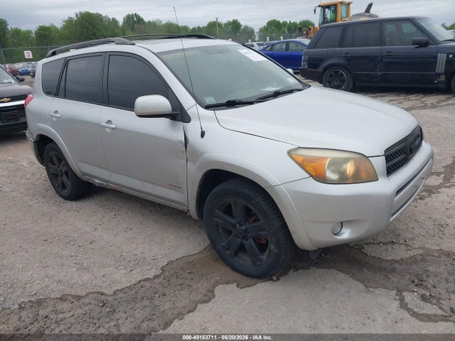 Salvage Toyota RAV4 Image