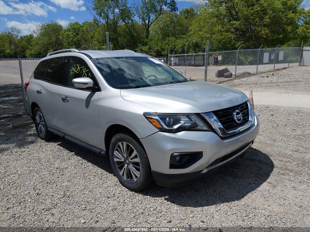 Salvage Nissan Pathfinder Image
