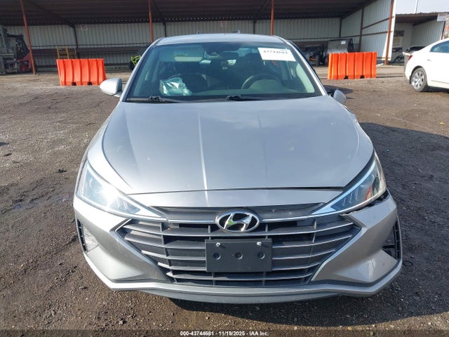 Hyundai ELANTRA Sel