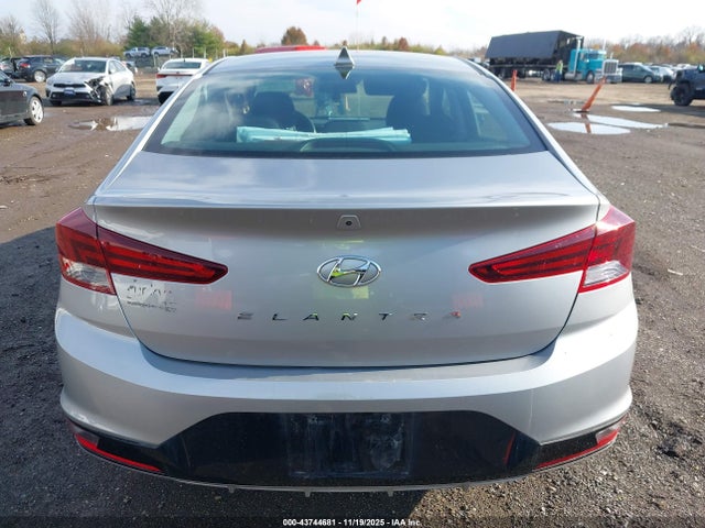 Hyundai ELANTRA Sel