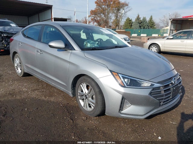 Salvage Hyundai ELANTRA Image