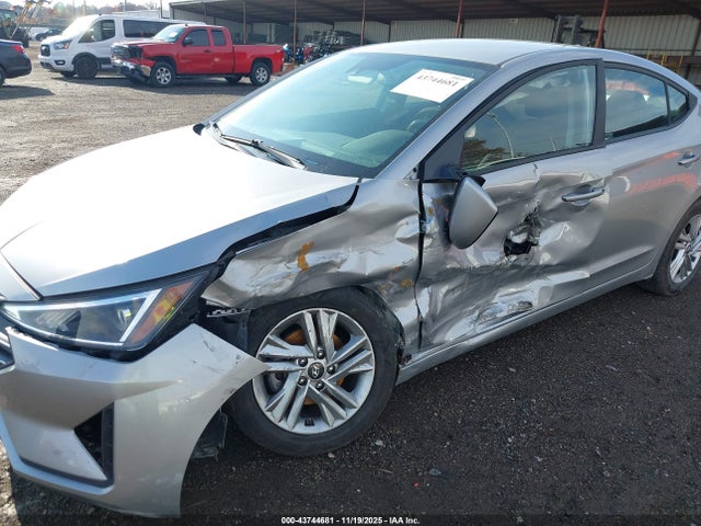 Hyundai ELANTRA Sel