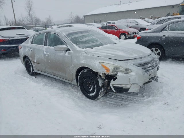 Salvage Nissan Altima Image