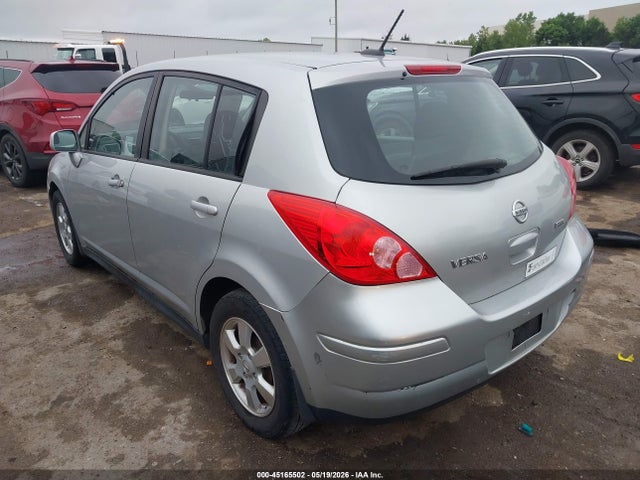 Nissan Versa 1.8 S