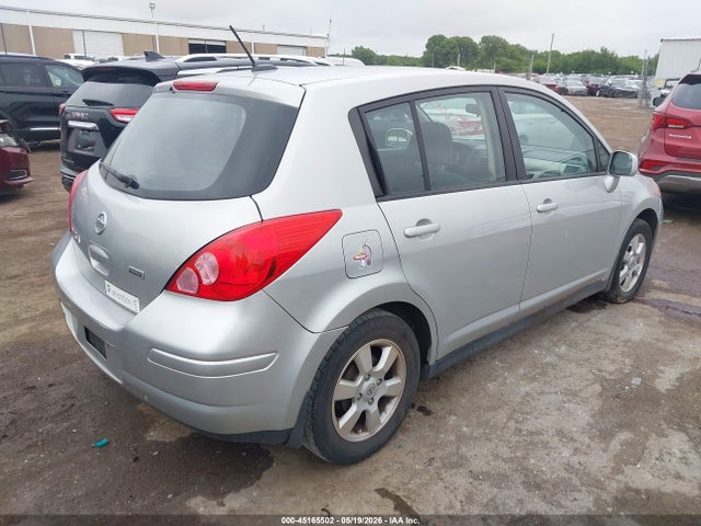Nissan Versa 1.8 S