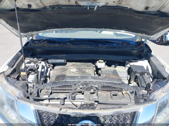 Nissan Pathfinder Sv