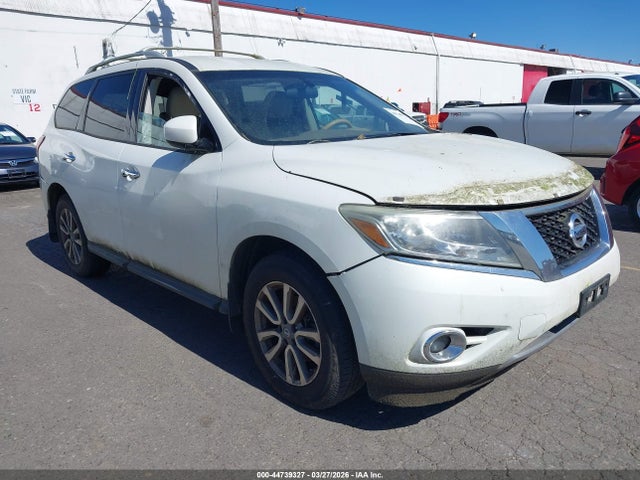 Salvage Nissan Pathfinder Image