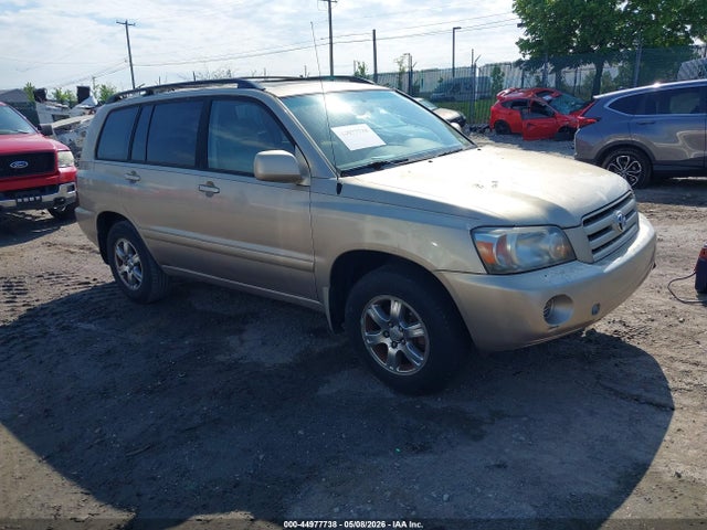 Salvage Toyota Highlander Image