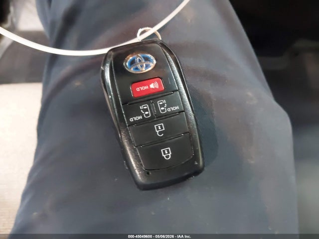 Toyota Sienna Le