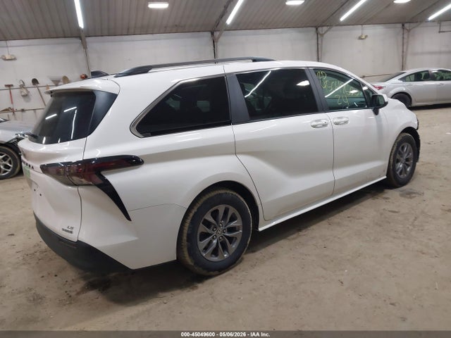 Toyota Sienna Le