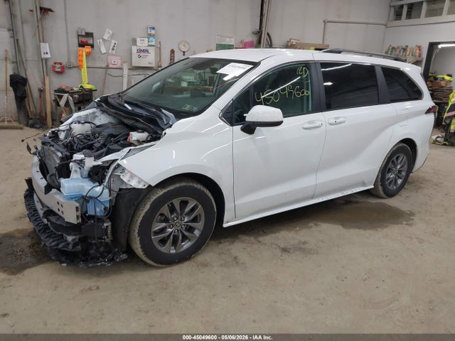 Toyota Sienna Le