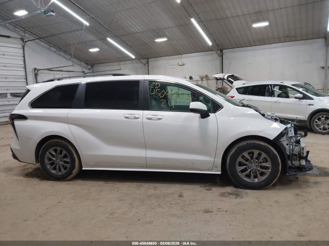 Toyota Sienna Le