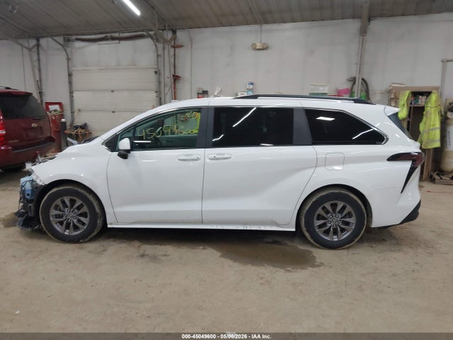 Toyota Sienna Le