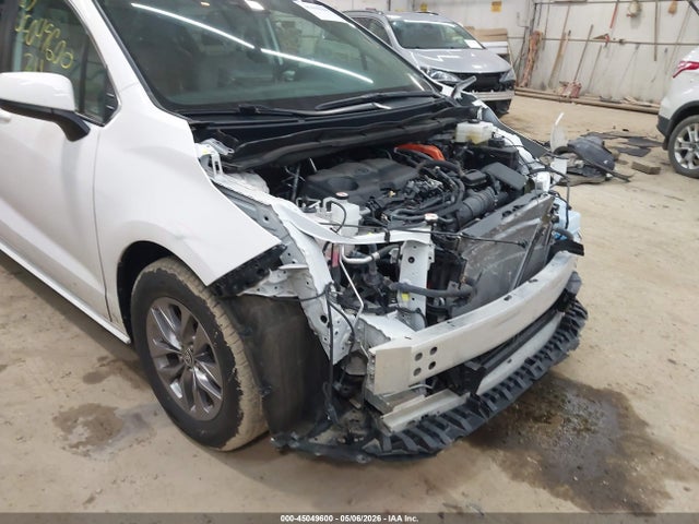 Toyota Sienna Le