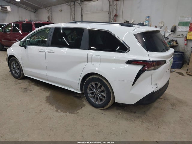 Toyota Sienna Le