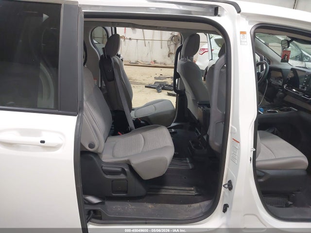 Toyota Sienna Le